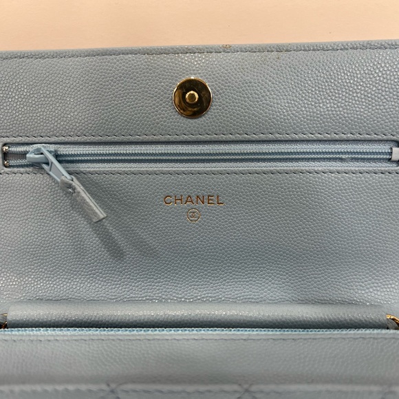 Chanel Crystal Woven CC Wallet on Chain - Picture 4 of 8